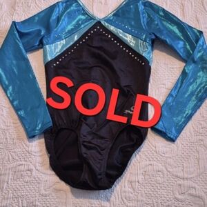 Gymnastic leotard foil top black bottom leotard measures like Adult small no tag